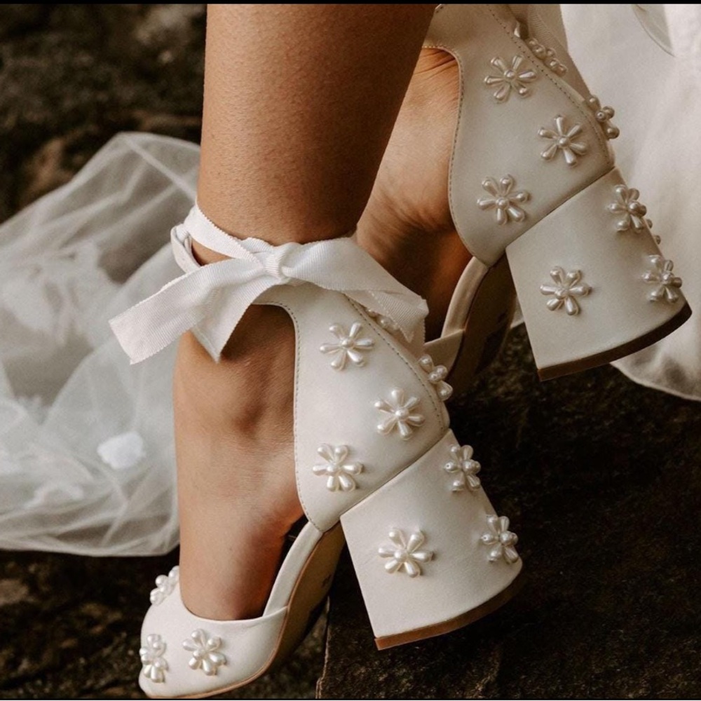 Forever Soles Melody Ivory Bridal Low Block Heels - Picture 2 of 8